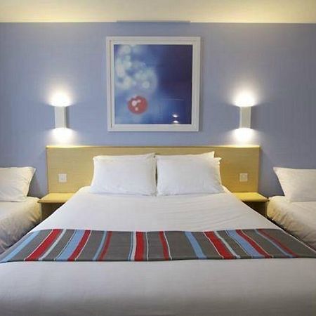 Travelodge Edinburgh Dreghorn Bagian luar foto